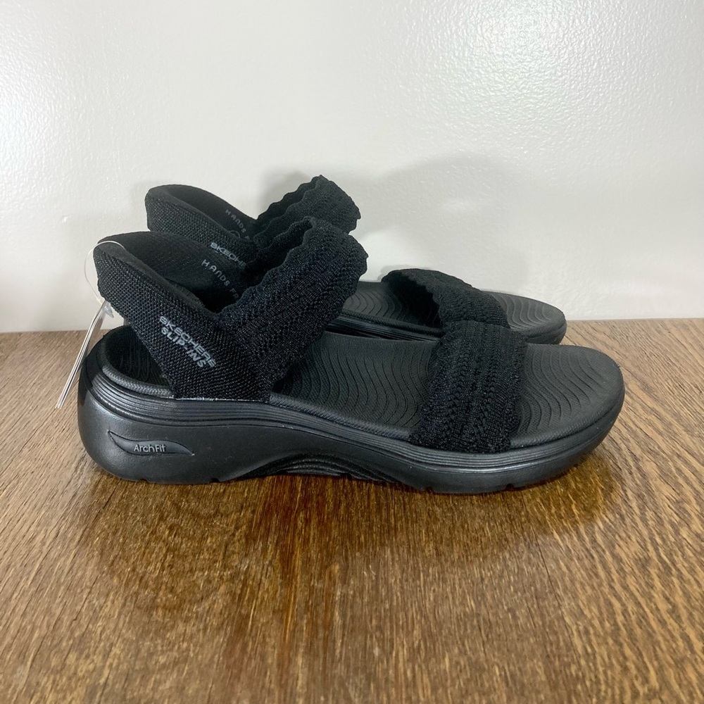 NWT Skechers Sasha Go Walk Arch Fit Slip-Ins Women’s Various Sizes Black